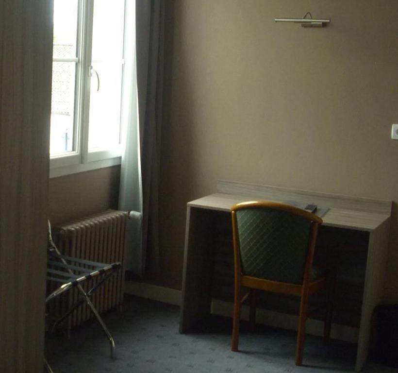 Auberge Du Vieux Chateau Saint-Sauveur-le-Vicomte Phòng bức ảnh